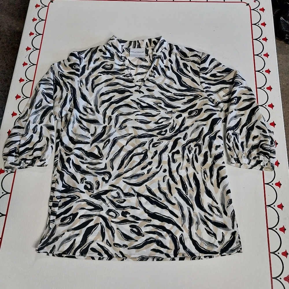 Alfred Dunner Petite Black and White Patterned Blouse